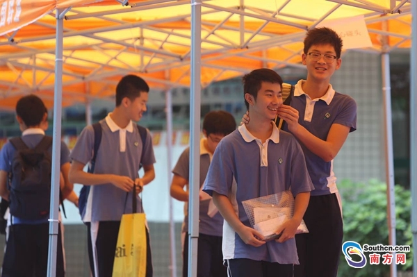 深圳中考首日:6.78万考生赴考 无迟到无缺考