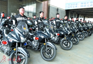 深圳龙岗首批90辆铁骑昨日发放