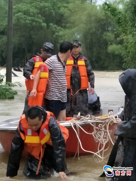 阳江阳西部分镇出现特大暴雨 多地房屋人员被
