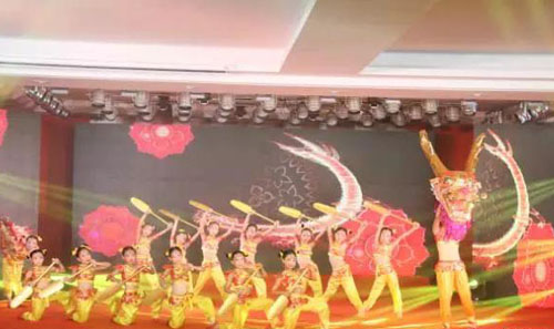 广东汕尾陆丰市举办文艺展演暨创文禁毒宣传晚