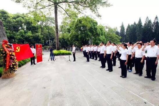 农发行广东省分行瞻仰红色教育基地 重温入党