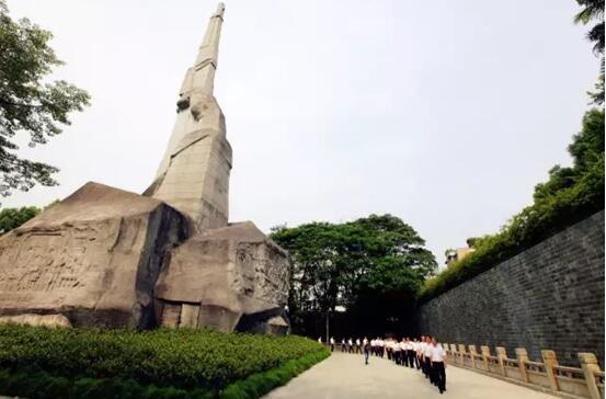 农发行广东省分行瞻仰红色教育基地 重温入党