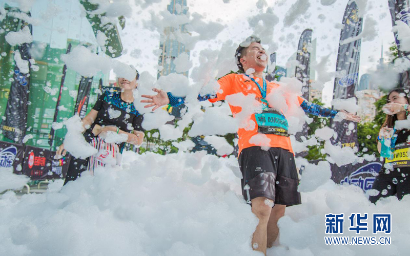 【城市表情】泡泡里的梯客们