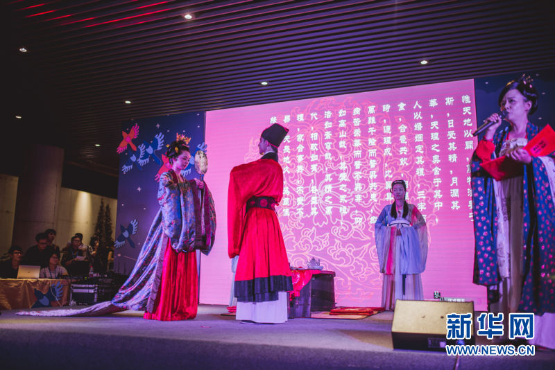 【城市表情】广州塔再现传统女子成年笄礼- 新华网