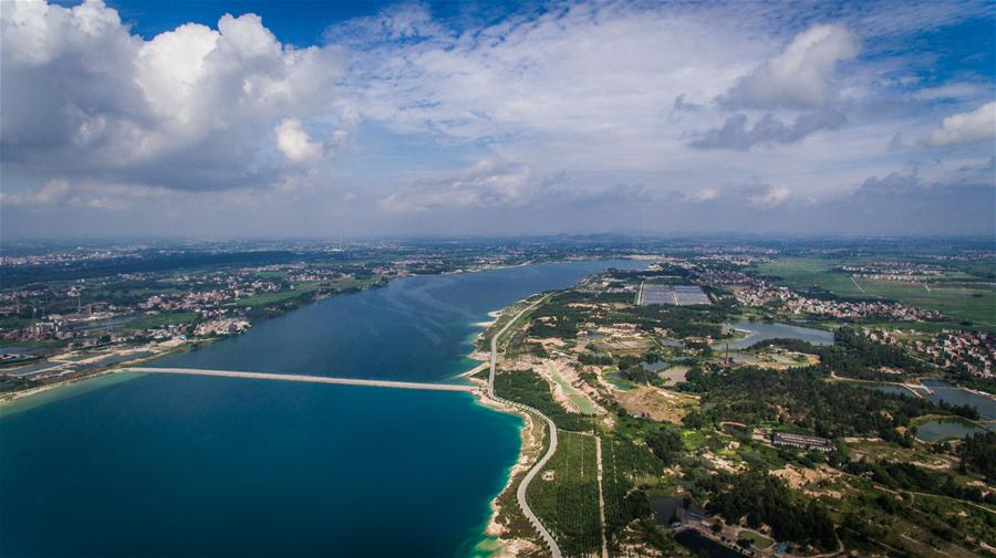 城市伤疤变身生态公园--广东茂名油页岩露天