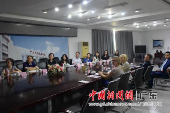 美国肯塔基大学代表团到访中大新华学院谈合作