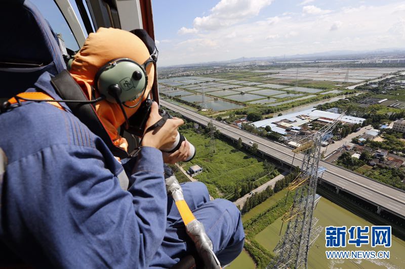 广州供电局:直升机精益巡视为电网主动脉保驾