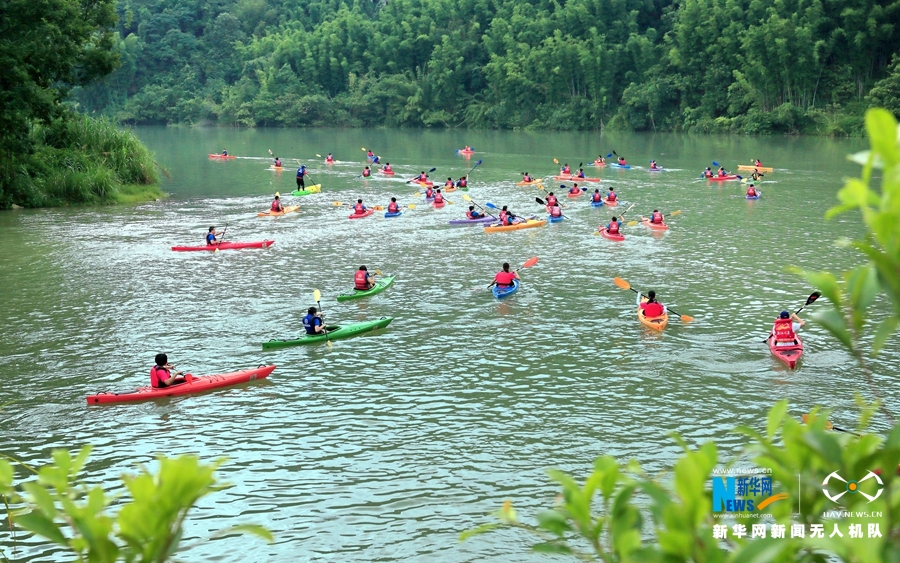 律动中国|穿越到流溪河俯瞰皮划艇劈波逐浪