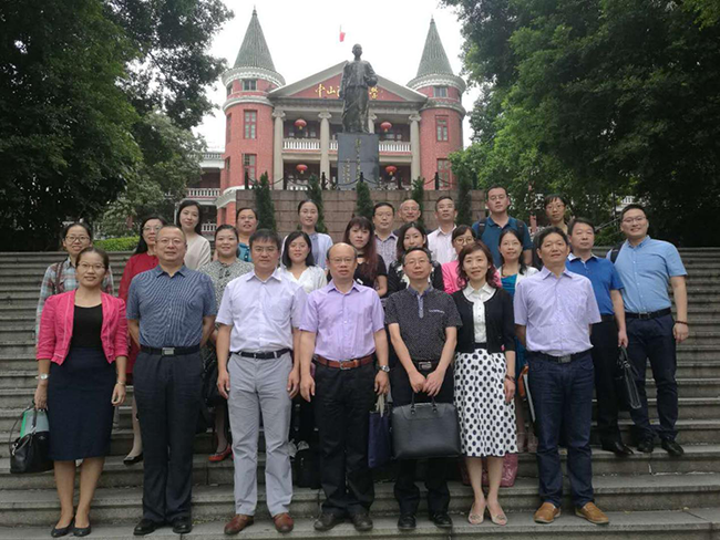 大学新华学院黄东锋教授当选《基础医学概论》