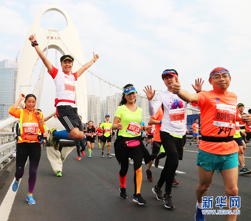 冬日激情:马拉松赛场上的流光炫跑