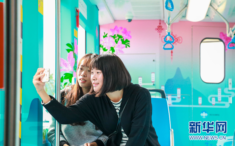 广州有轨电车全国首列旅游观光讲解列车亮相