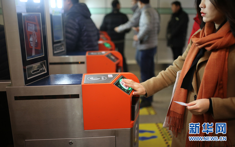 【直击2018春运】银联IC卡闪付、刷脸进站…