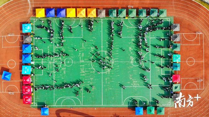 00后都开始找工作了!名企招聘会走进省实