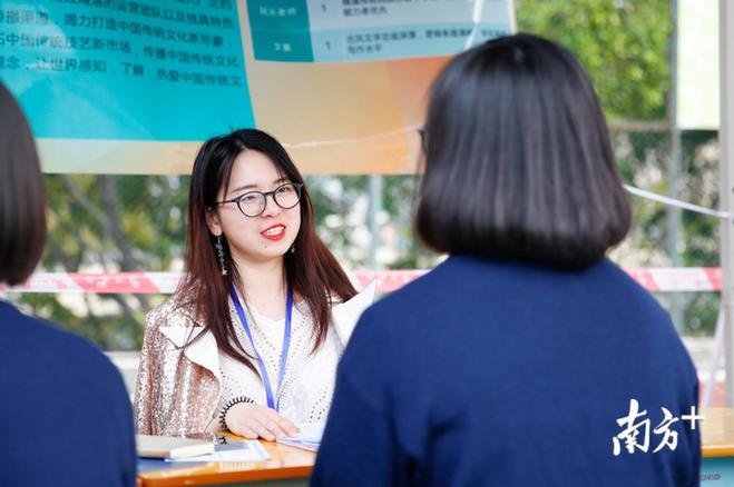 00后都开始找工作了!名企招聘会走进省实