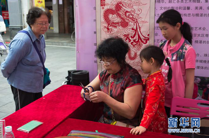 女性创意手工作品展在广州举行
