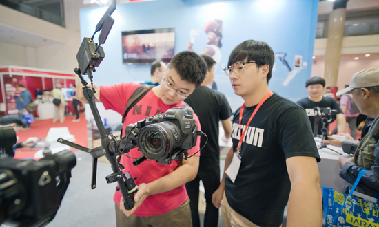 深圳智云科技产品亮相第二十届中国国际照相机