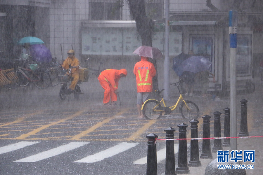 台风艾云尼带来强降水