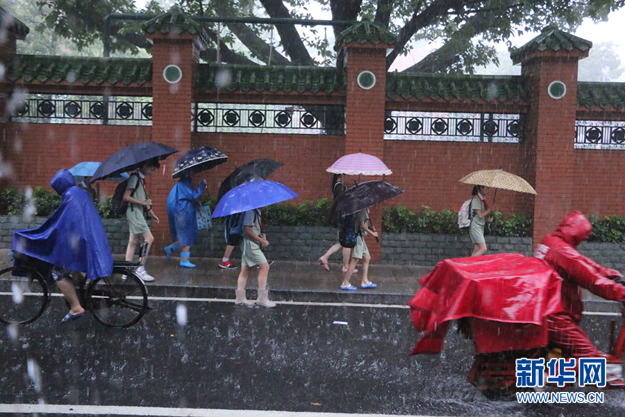 台风艾云尼带来强降水