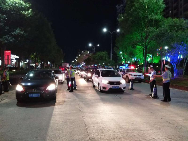 世界杯足球赛期间,河源和平交警严查酒驾