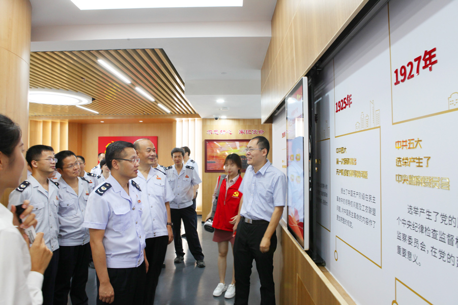 深圳市坪山区税务局联合党委开展首次主题党日