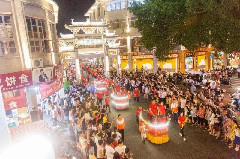 潮州牌坊街文化巡游 尽展大锣鼓特色