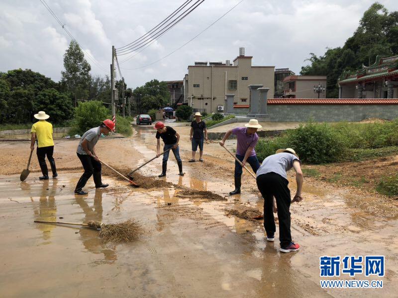 广东汕尾税务系统党员干部齐心抗击暴雨灾害
