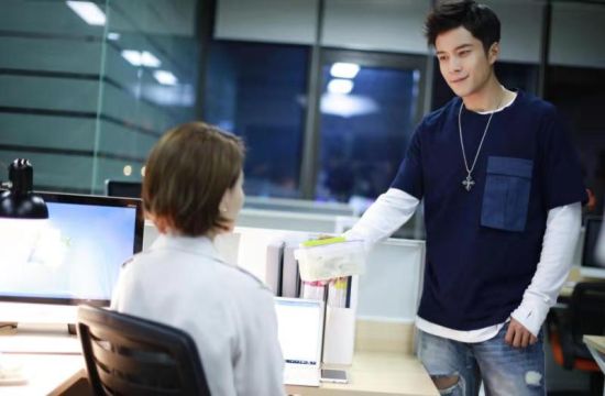 韩东君、徐璐领衔主演《极速青春》开播