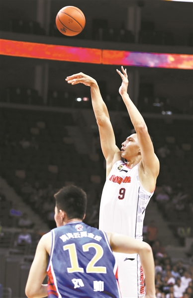 易建联回归:广东宏远主场轻松击败天津男篮