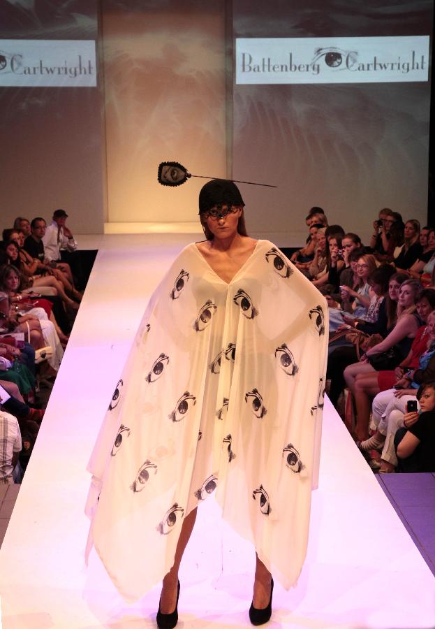 柏林时装周上演仿生服装秀 - 新华网广东频道