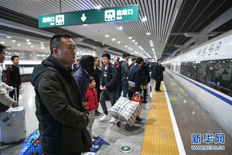 高铁怎么换司机 1124050776_15486363399091n.jpg