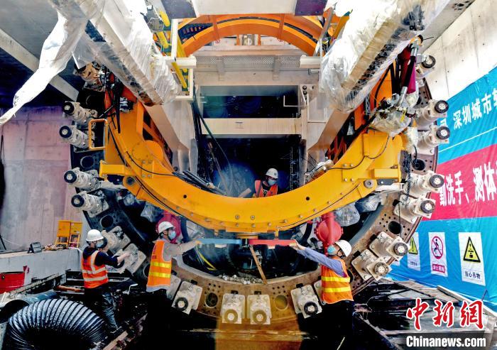 中建隧道深圳地铁13号线首台双模TBM掘进出征
