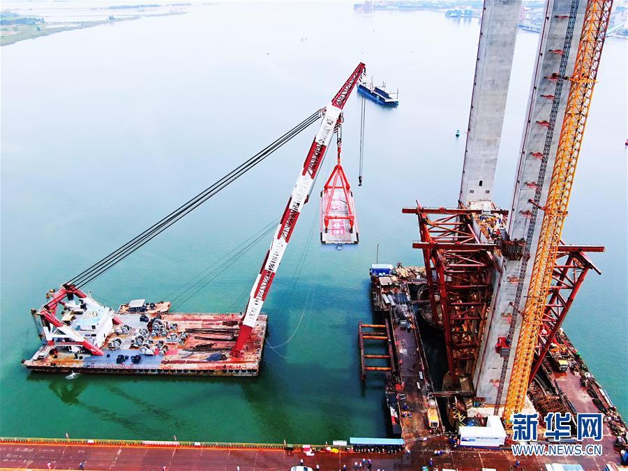 (经济)(3)广东湛江:调顺跨海大桥首片主梁架设完成