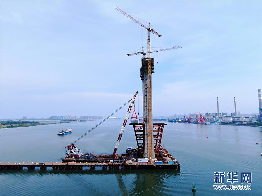 (经济)(4)广东湛江:调顺跨海大桥首片主梁架设完成