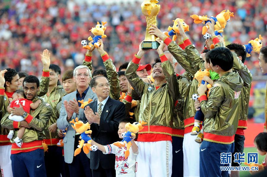 恒大三捧火神杯破中超三纪录