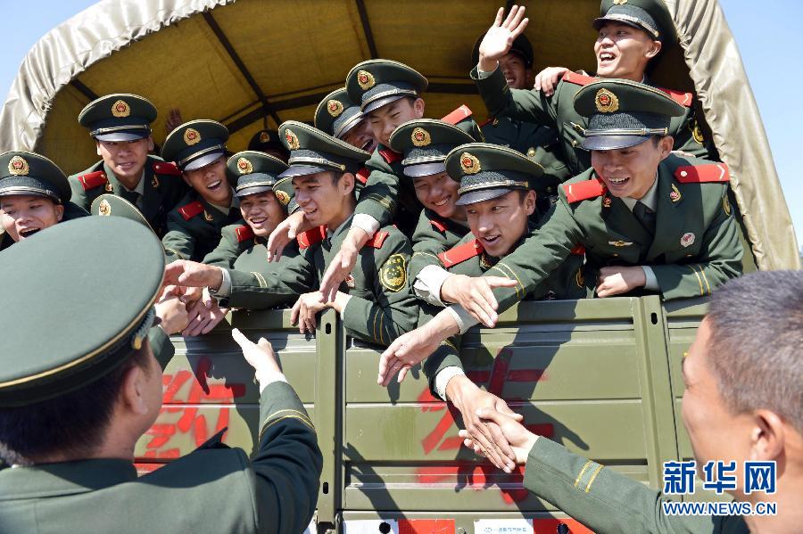广东500武警新兵将赴边防一线_图片频道_新华