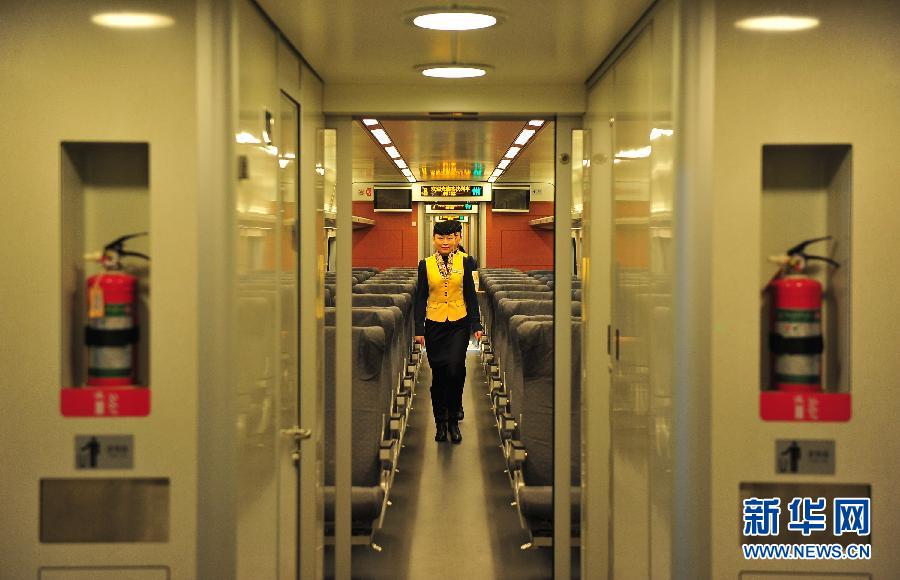 厦深铁路开始全线试运行