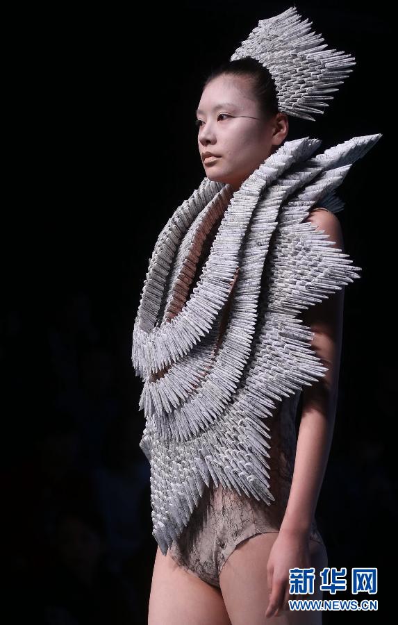 Tran Thi Thanh Nga时装亮相哈尔滨时装周