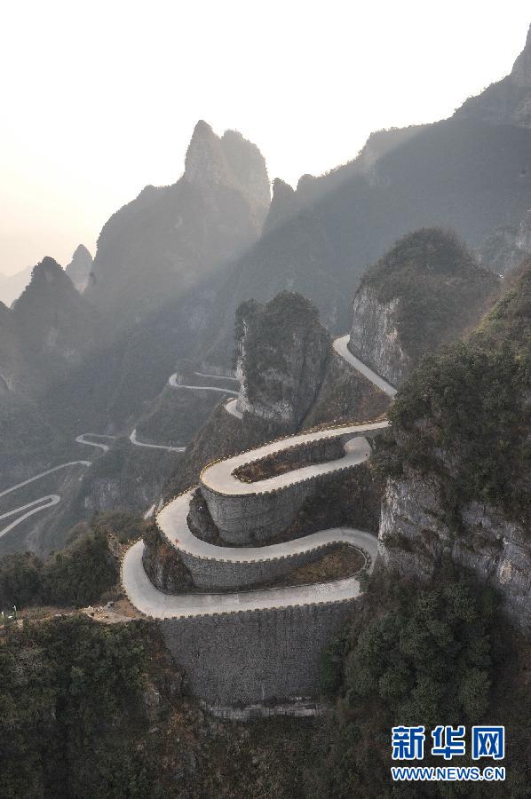 云雾缭绕天门山