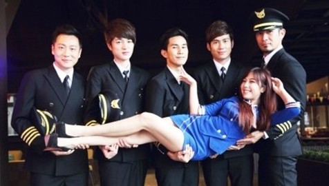 茵佳妮女装联姻《<em>后备空姐</em>》秀青春名媛风-+新