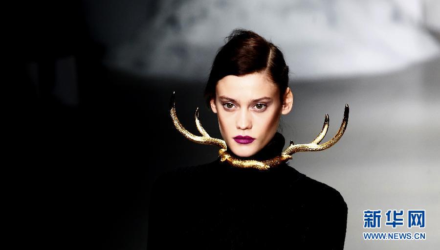 中国设计师高杨压轴伦敦时装周