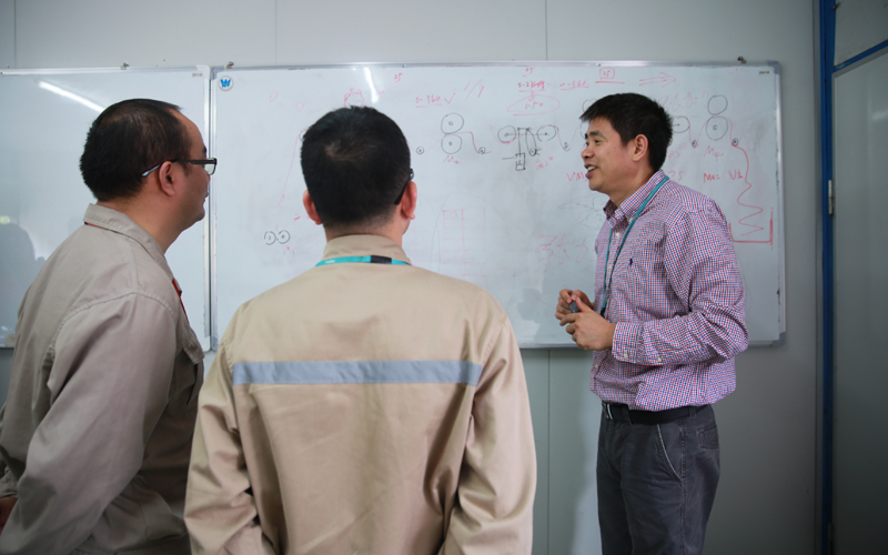 广东省劳模王力展:工厂哪里人多,哪里就是技术