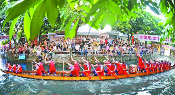 佛山龙舟大赛上演S弯漂移大战
