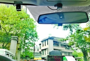 广州的士装猫眼监控拒载议价 司乘齐点赞