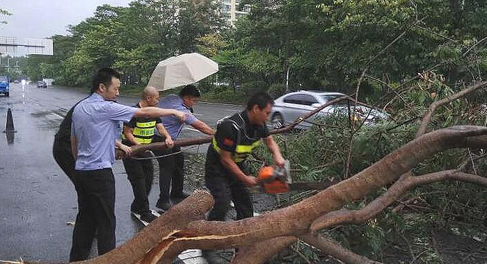 深圳市发布台风红色预警 全市实行四停