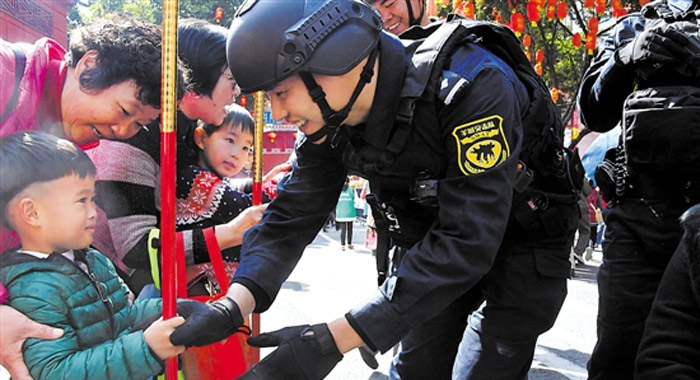 有型！羊城突擊隊護航花市