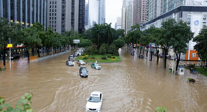 台风艾云尼携雨袭广州