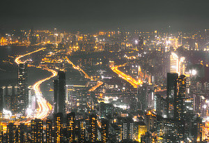 前海港籍员工:取消就业证增强国民身份认同感