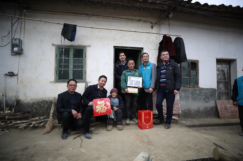 新春暖阳 让爱定格--2019 碧桂园新春进贫户送