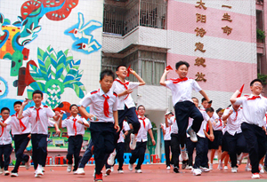 畢業季|航拍小學生的花樣童年