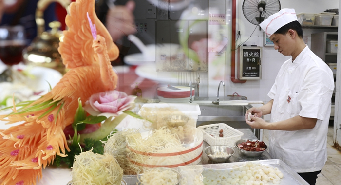 蒸煮炒炸樣樣有 荔枝紅時齒留香